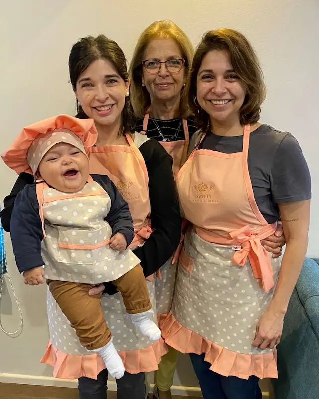 Familia Sweety, la abuela, la mamá, la tía y el pequeño jefe